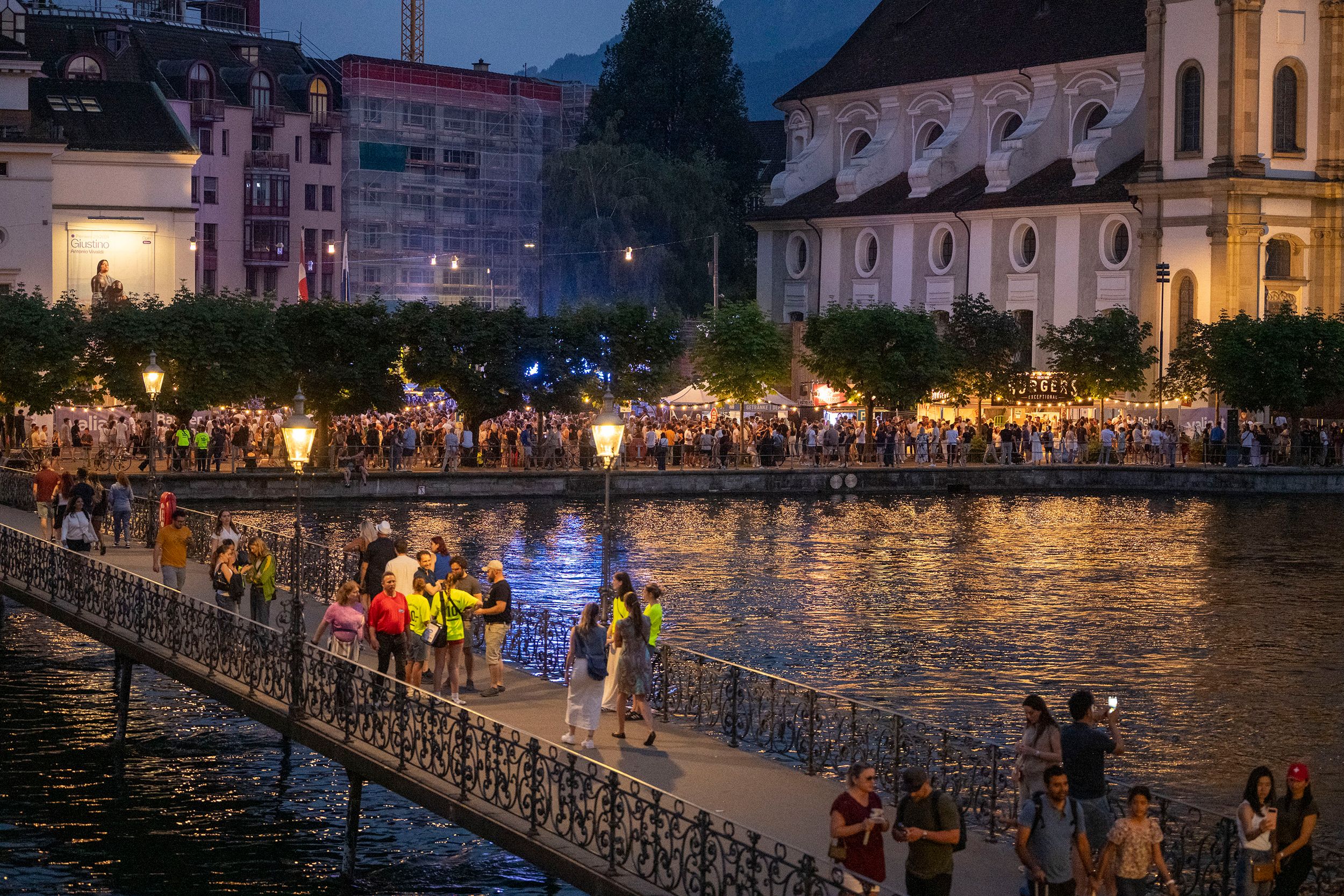 Rund 5000 Personen feierten am Freitag Abend ausgelassen